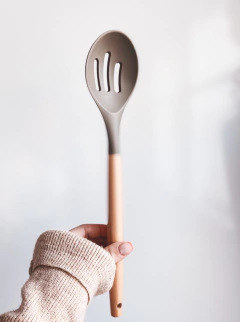 UTENSILIO SILICONA GRIS MANGO MADERA X UNIDAD - tienda online
