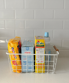 CANASTO BLANCO ORGANIZADOR METÁLICO MANGO MADERA - comprar online