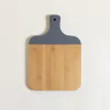 TABLA DE BAMBU CON MANGO BORDE GRIS 33 x 23 cm