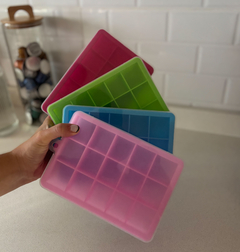 CUBETERA HIELOS DE SILICONA C/ TAPA en internet