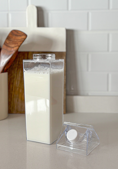 BOTELLA ACRÍLICA RECARGABLE PARA SACHET DE LECHE en internet
