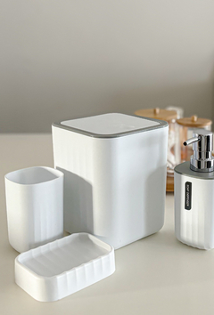 SET DE BAÑO PVC 4 piezas BLANCO + CESTO DE MESA - comprar online