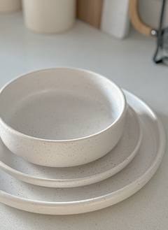 PLATO LÍNEA PUNTITOS JASPEADO CERAMICA - comprar online