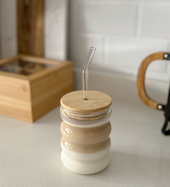 VASO VIDRIO MALIBÚ CON TAPA BAMBU Y SORBETE 350 ml