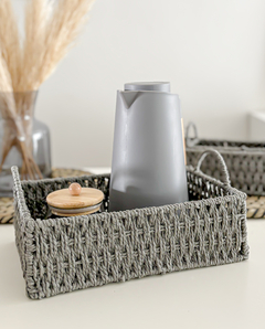 CANASTO CON MANIJA GRIS FIBRAS NATURALES