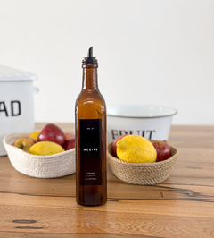 ACEITERA CUADRADA AMBAR 500 ml ETIQ NEGRA en internet