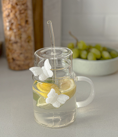 VASO DE VIDRIO CON TAPA Y SORBETE MARIPOSA WHITE 450 ml