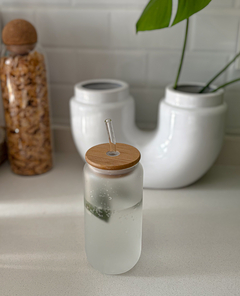VASO MATTE CON SORBETE DE VIDRIO Y TAPA BAMBU