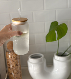 VASO MATTE CON SORBETE DE VIDRIO Y TAPA BAMBU - comprar online