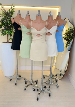 Vestido curto com recorte frontal - Nay Vieira Store