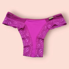 001849-CALCINHA TRADICIONAL COM RENDA NAS BORDAS