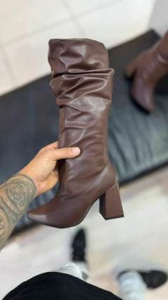 Bota Slouch Cano alto Marrom Salto Geometrico - comprar online