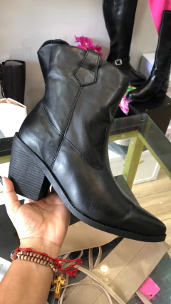 Bota Texana cano curto couro legítimo Preta Lisa - comprar online
