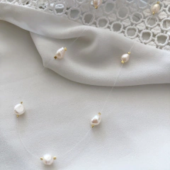 Colar de pérolas flutuantes banhado a ouro 18k - Chris Sugano Semijoias