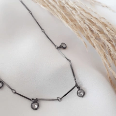 Colar hastes com zircônias banhado a ródio negro