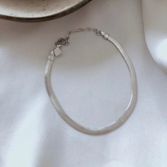 Pulseira laminada lisa banhada a ródio