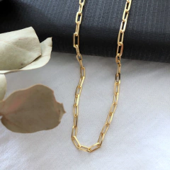 Colar de elos retangulares lisos banhado a ouro