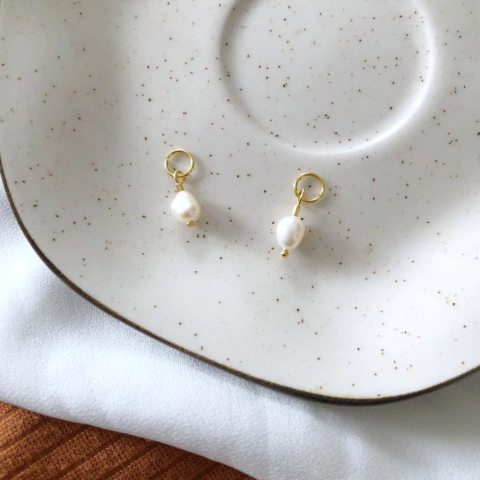 Pingente de pérola natural banhado a ouro