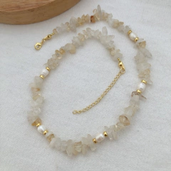 Colar citrinos e pérolas dispersas banhado a ouro