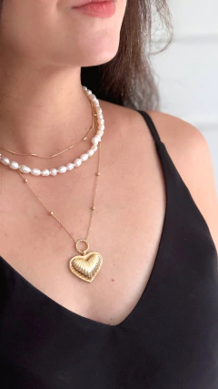 Imagem do Colar coração texturizado liso banhado a ouro