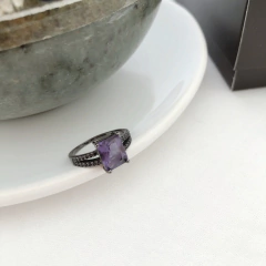 Anel retangular cristal ametista banhado a ródio negro - comprar online