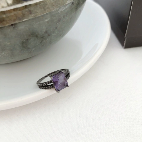 Anel retangular cristal ametista banhado a ródio negro - comprar online
