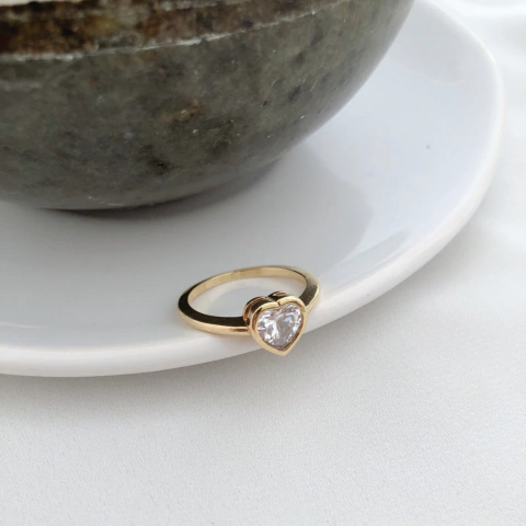 Anel Solitário de Coração banhado a ouro - comprar online