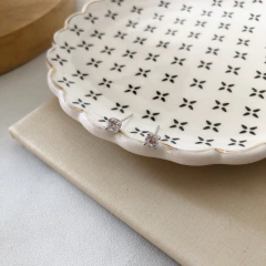 Brinco solitário 4mm em prata rodinada na internet