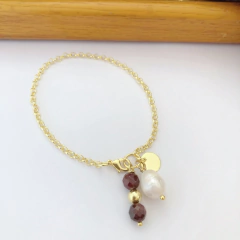 Pulseira com penduricalhos granada banhado a ouro - comprar online