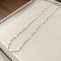 Colar longo com corações lisos banhado a ouro 18k