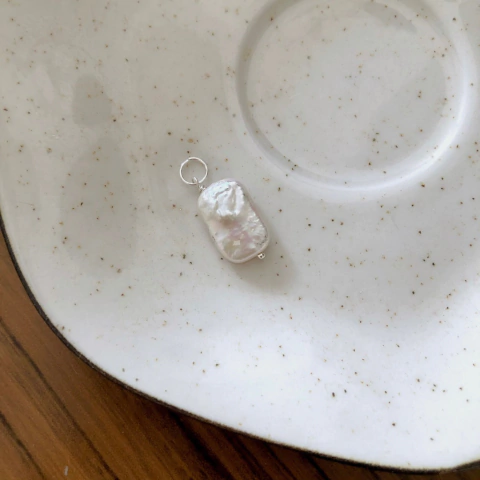 Pingente de pérola biwa retangular em pratav925