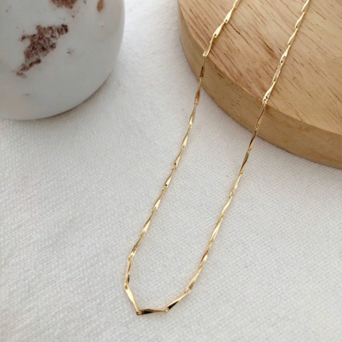 Colar choker trabalhado liso banhado a ouro