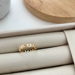 Anel corações vazados liso banhado a ouro