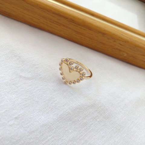 Anel coração liso com pontos de zirconias banhado a ouro - comprar online