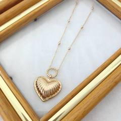 Colar coração texturizado liso banhado a ouro - comprar online