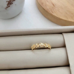Anel flores com Zircônias banhado a ouro - comprar online