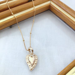 Colar esferas com pingente de coração alongado e laço banhado a ouro - comprar online