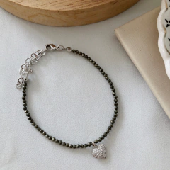 Pulseira de piritas naturais com pingente coração em Zircônias banhado a ródio - comprar online