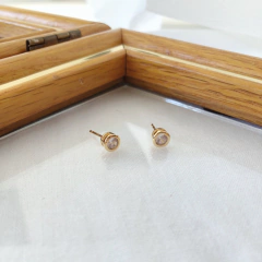 Brinco ponto de luz banhado a ouro na internet