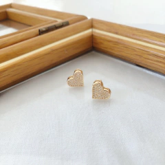 Brinco coração cravejado banhado a ouro
