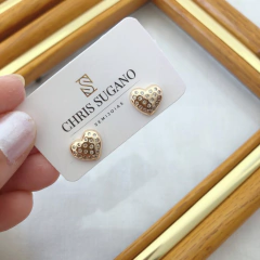 Brinco coração abaulado com zirconias banhado a ouro - comprar online