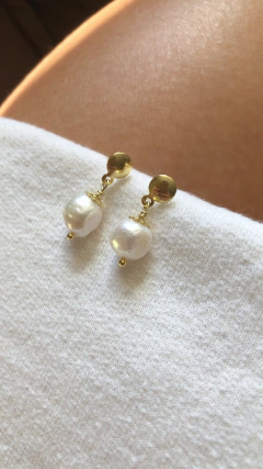 Brinco pérola natural banhado a ouro - loja online