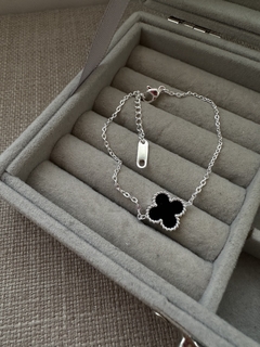 Pulsera Flor V c negra - comprar online