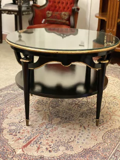 Imagem do Mesa europeia em madeira na cor preta com detalhes em dourado
