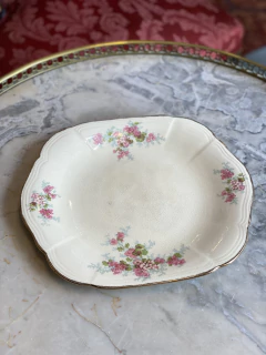 Prato de bolo em porcelana inglesa na internet