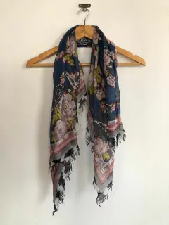 Pañuelo flores violetas