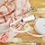 MANTEL ANTIMANCHAS CON TRATAMIENTO IMPERMEABLE HOJITAS ROSAS - comprar online