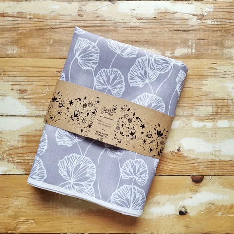 MANTEL ANTIMANCHAS CON TRATAMIENTO IMPERMEABLE GINKGO GRIS
