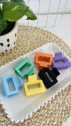 BROCHES
