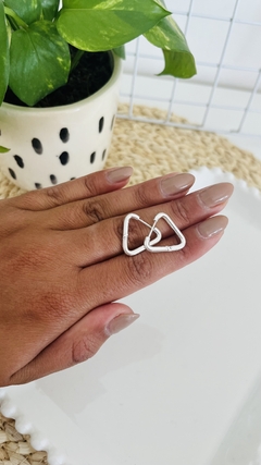 ARGOLLAS TRIÁNGULO ACERO BLANCO